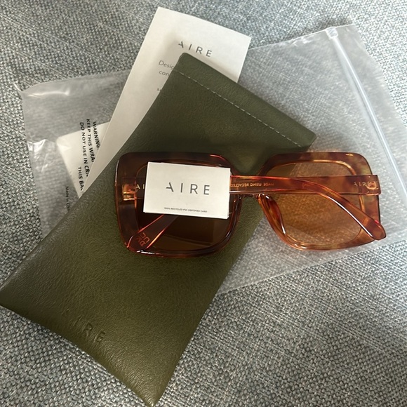 AIRE Cassiopeia Square Oversized Sunglasses in Vintage Tortoiseshell - Picture 7 of 7